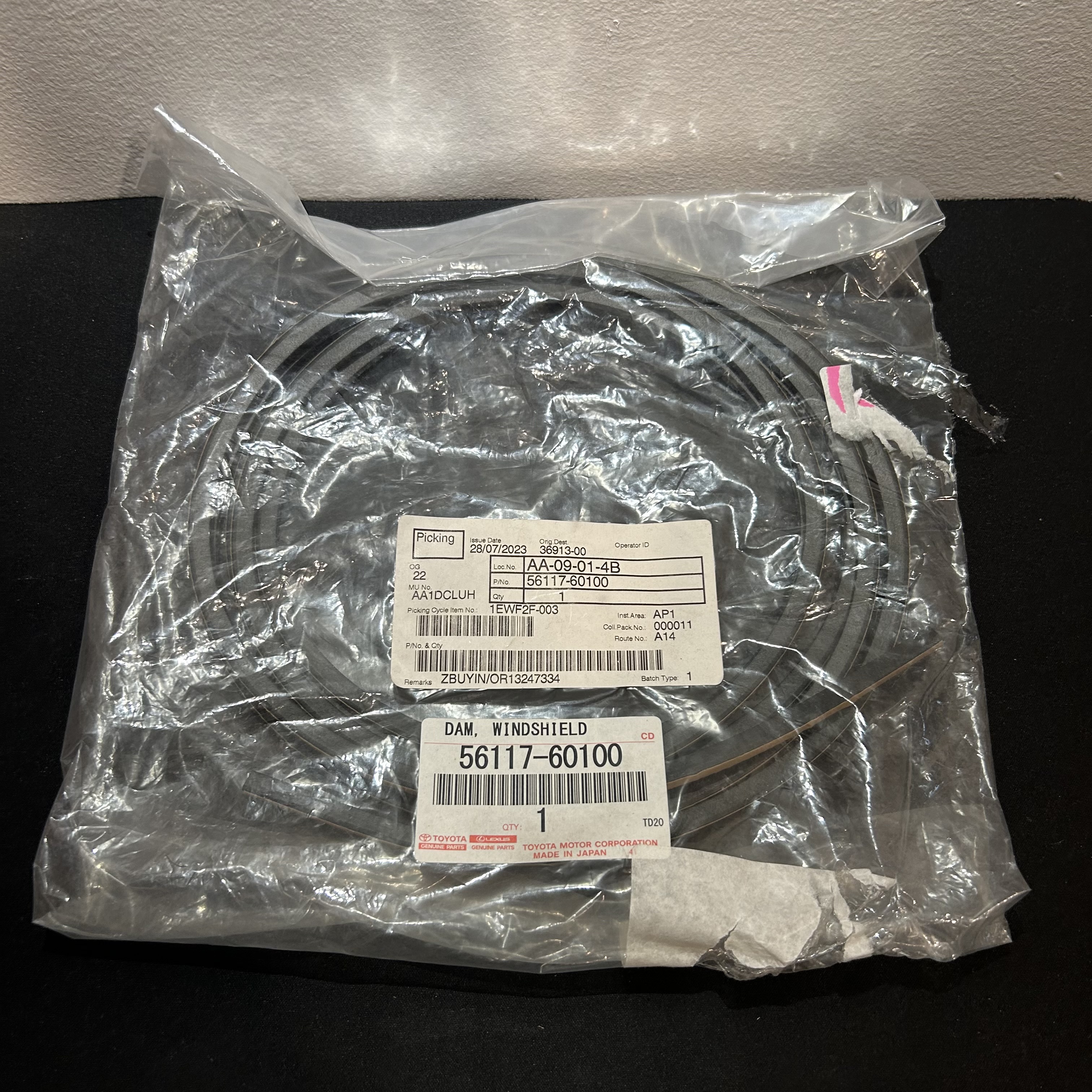 Genuine Toyota windscreen strip